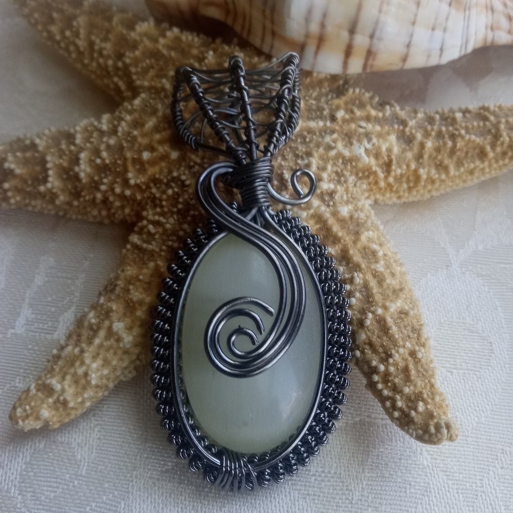 Gemstone pendent wire wrapped